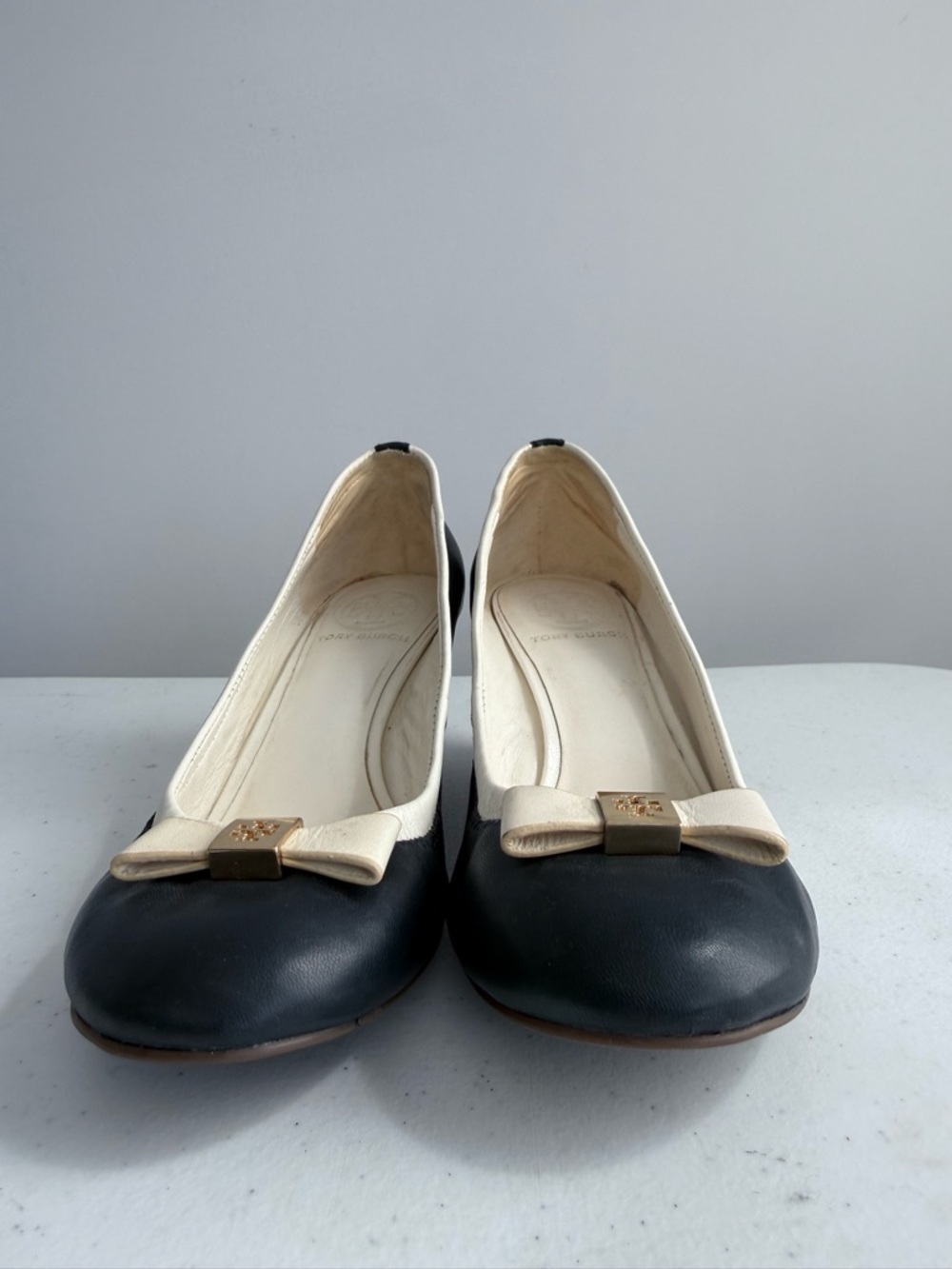 Tory Burch Shoes Sally Two Tone Leather Wedge Pumps Navy Ivory 6.5 / 36.5 Preppy - Picture 6 of 16